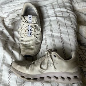 On Women’s Cloudsyrfer 9.5 running shoe